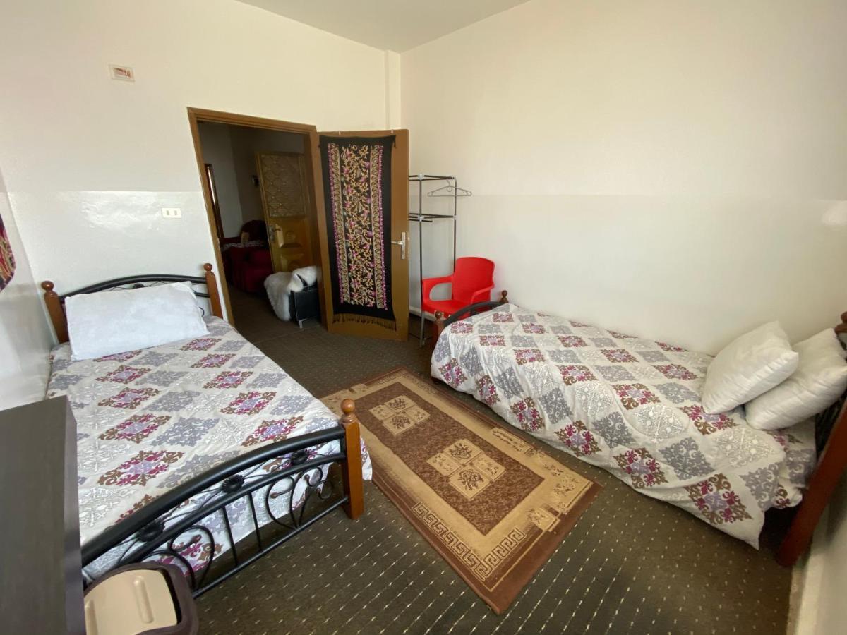 Bed and breakfast Petra Family House Extérieur photo